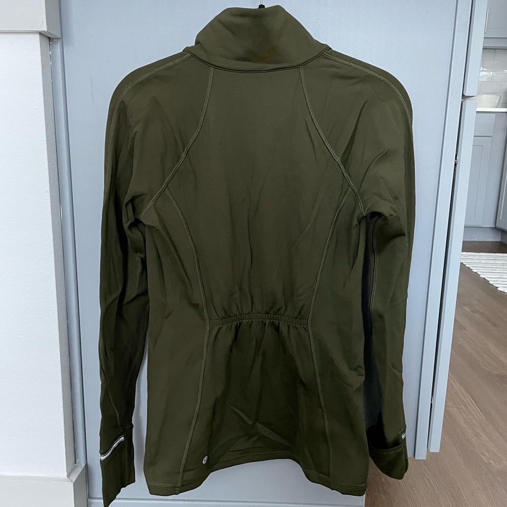 🍋 Gently used lululemon!! 🍋 Run fleece pullover in army green sz:6